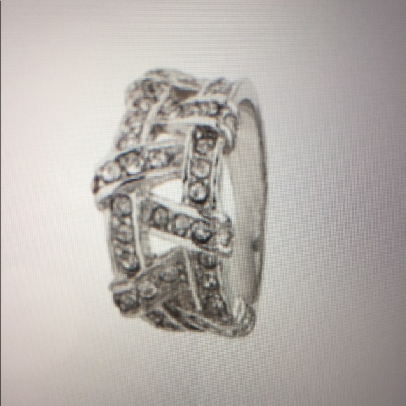 White gold plated size 8 ring - Picture 2 of 8